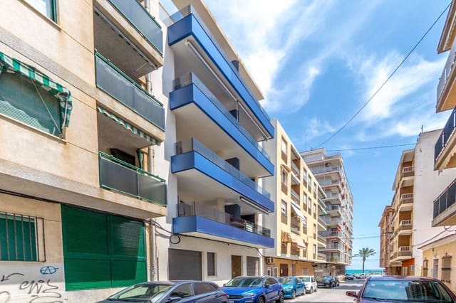 3 makuuhuone Huoneisto myytävänä paikassa Las Piscinas Naturales, Torrevieja mukana uima-altaan - 309 900 € (Ref: 9057387)