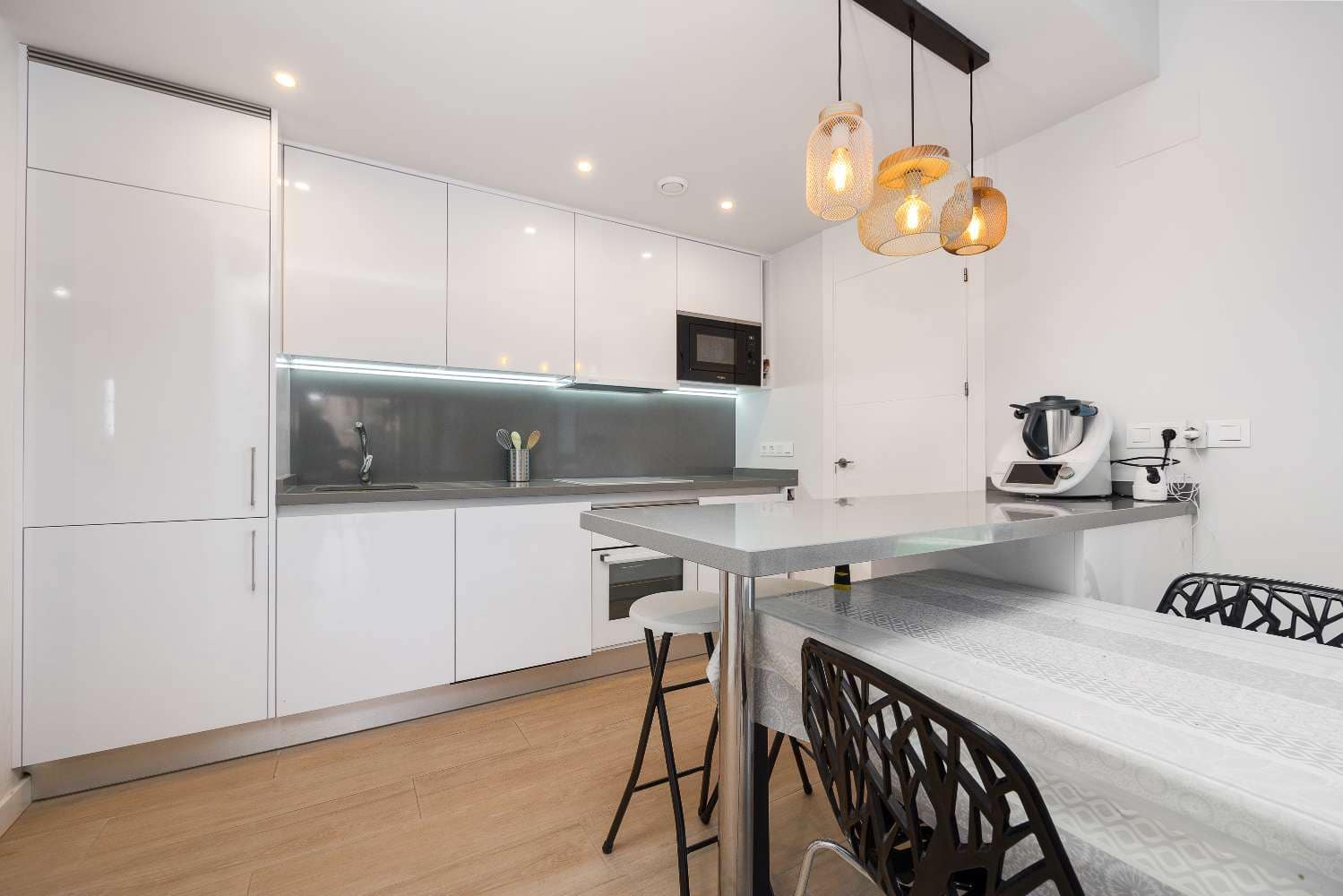 2 sypialnia Apartament na sprzedaż w Orihuela Costa z basenem garażem - 285 000 € (Ref: 9065002)