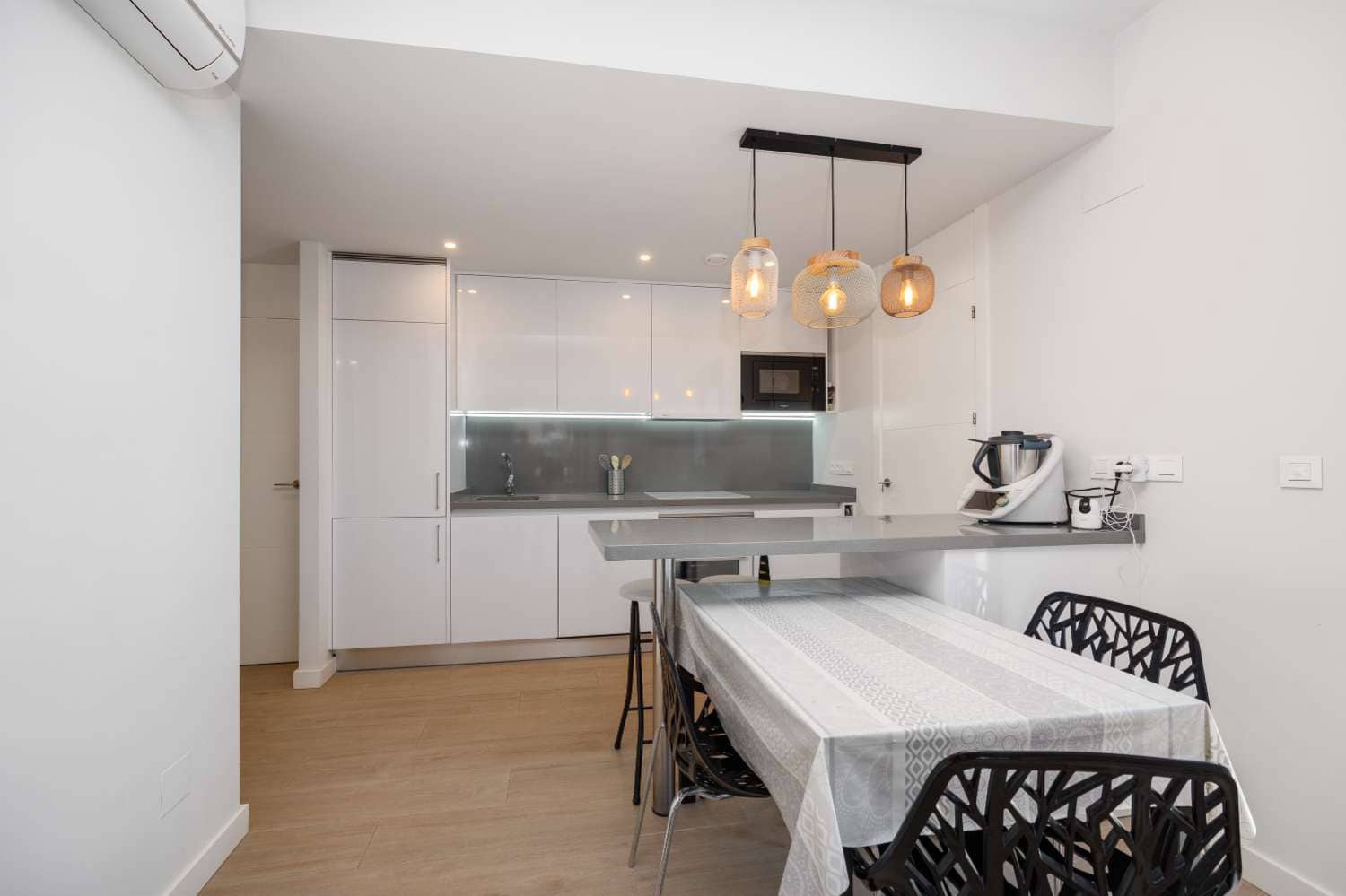 2 sypialnia Apartament na sprzedaż w Orihuela Costa z basenem garażem - 285 000 € (Ref: 9065002)