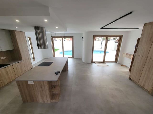3 soverom Villa til salgs i Cabo Roig, Orihuela med svømmebasseng garasje - € 1 400 000 (Ref: 9088558)