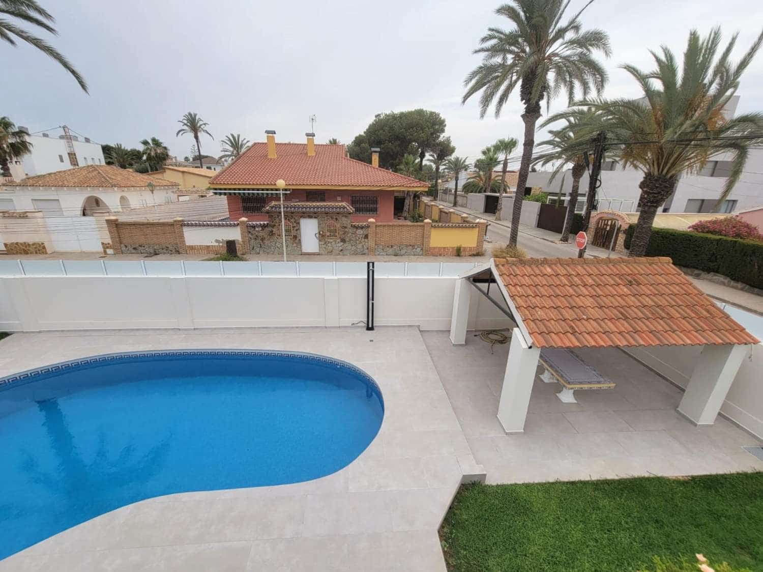 3 soverom Villa til salgs i Cabo Roig med svømmebasseng garasje - € 1 400 000 (Ref: 9088558)