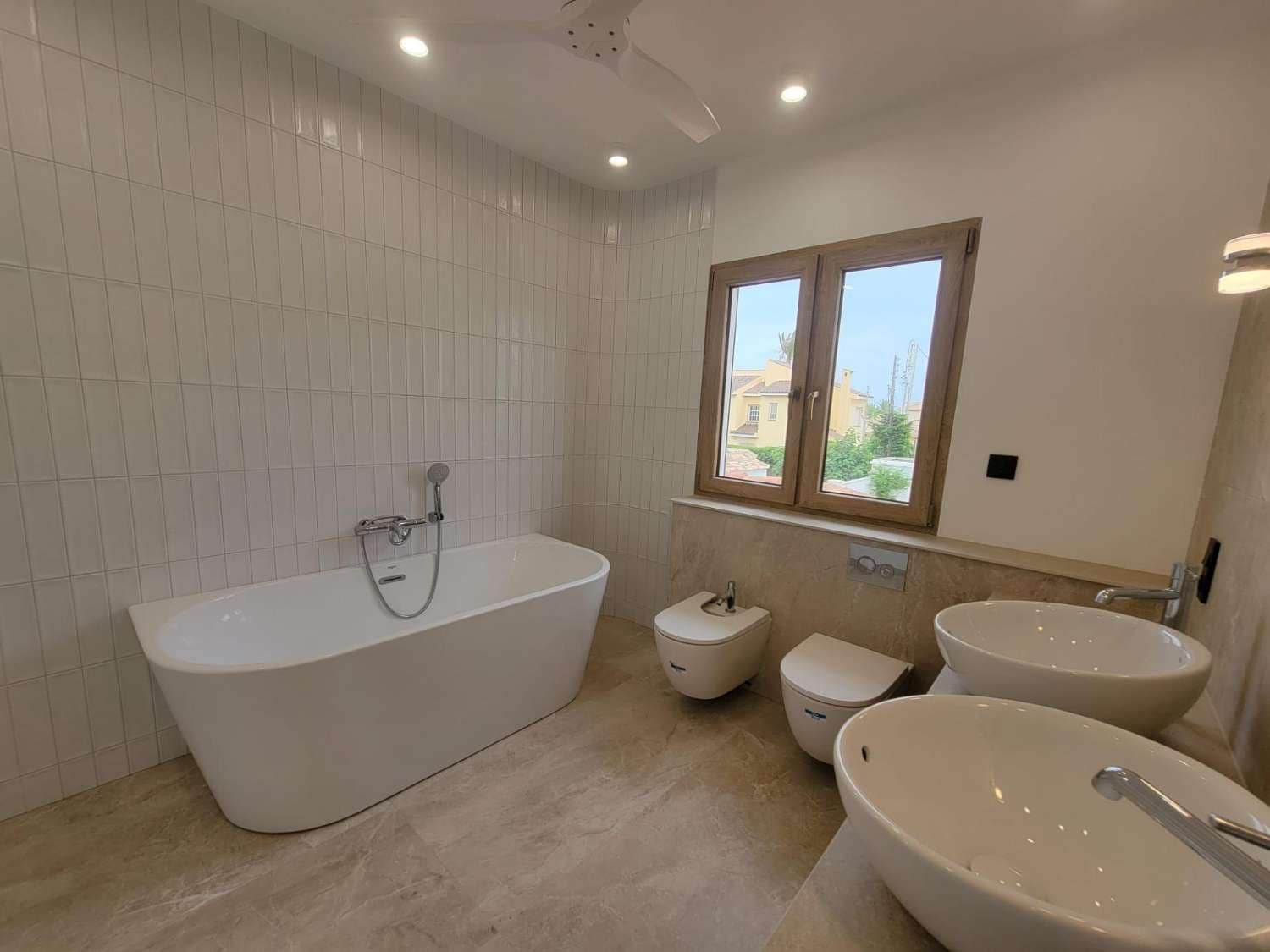 3 soverom Villa til salgs i Cabo Roig med svømmebasseng garasje - € 1 400 000 (Ref: 9088558)