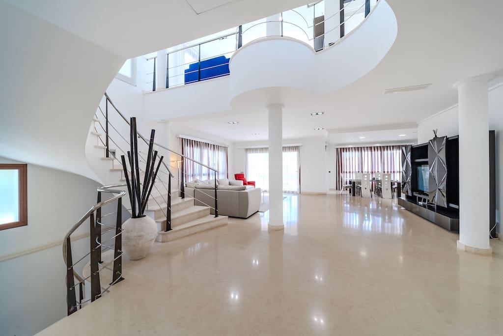 5 soverom Villa til salgs i Cabo Roig med svømmebasseng garasje - € 1 995 000 (Ref: 9088559)