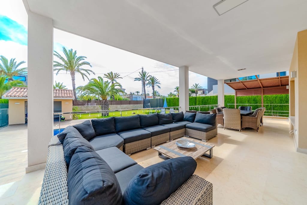 5 soverom Villa til salgs i Cabo Roig med svømmebasseng garasje - € 1 995 000 (Ref: 9088559)