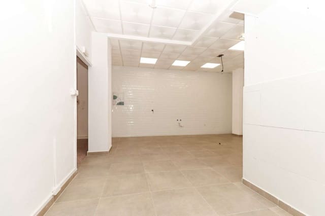 Kommersiell til salgs i Playa del Acequión, Torrevieja - € 126 000 (Ref: 9088563)