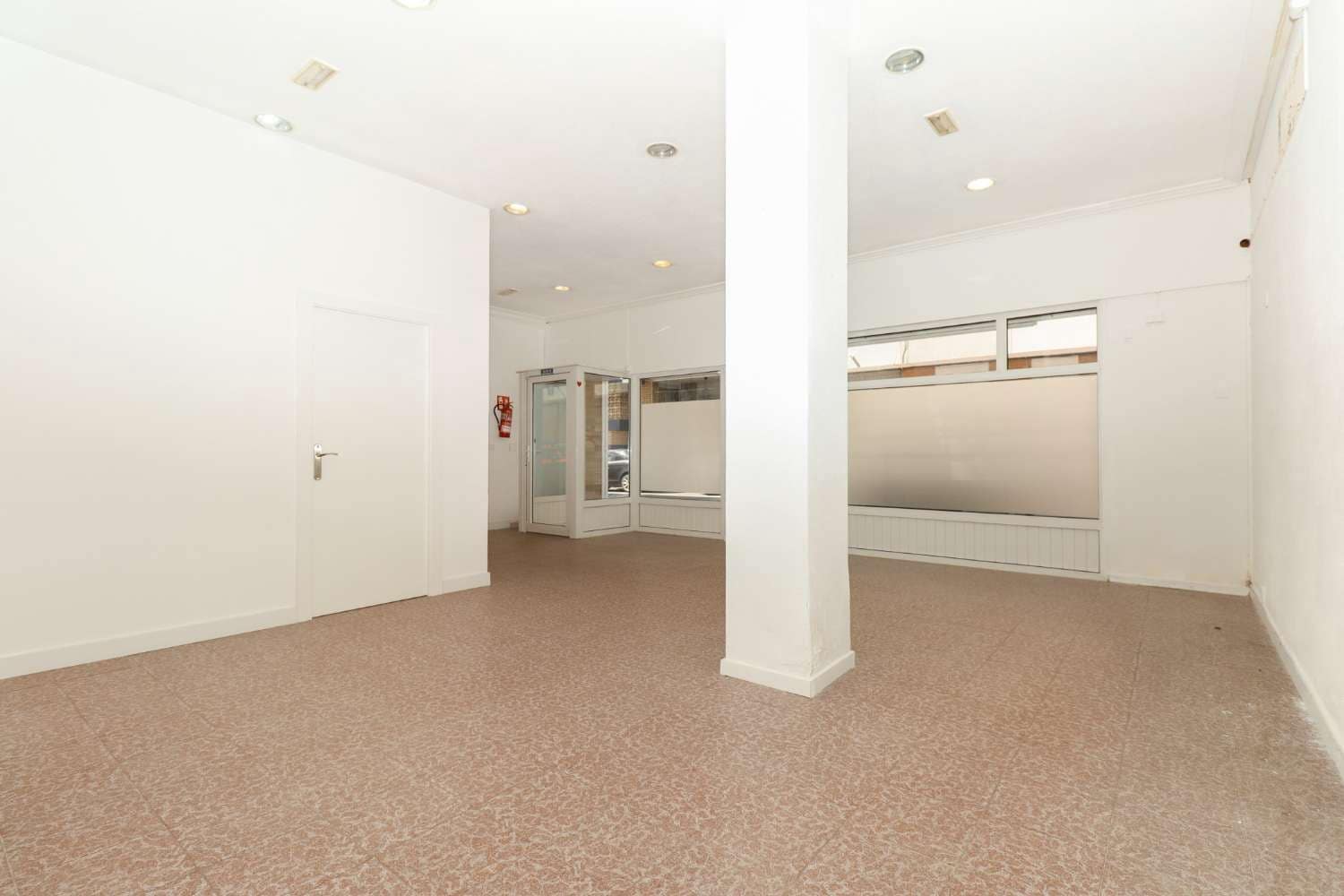 Kommersiell till salu i Torrevieja - 126 000 € (Ref: 9088563)