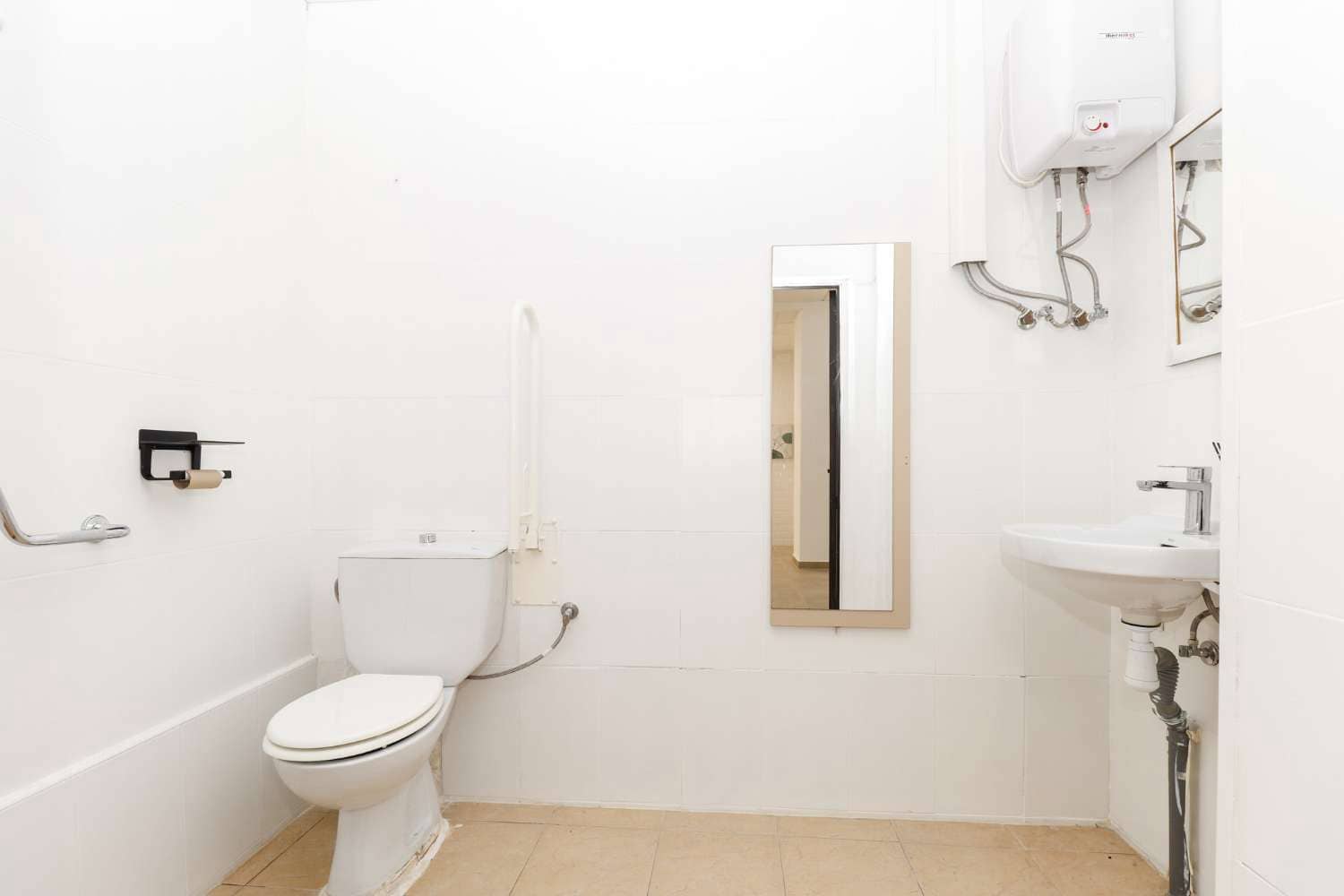 Kommersiell till salu i Torrevieja - 126 000 € (Ref: 9088563)