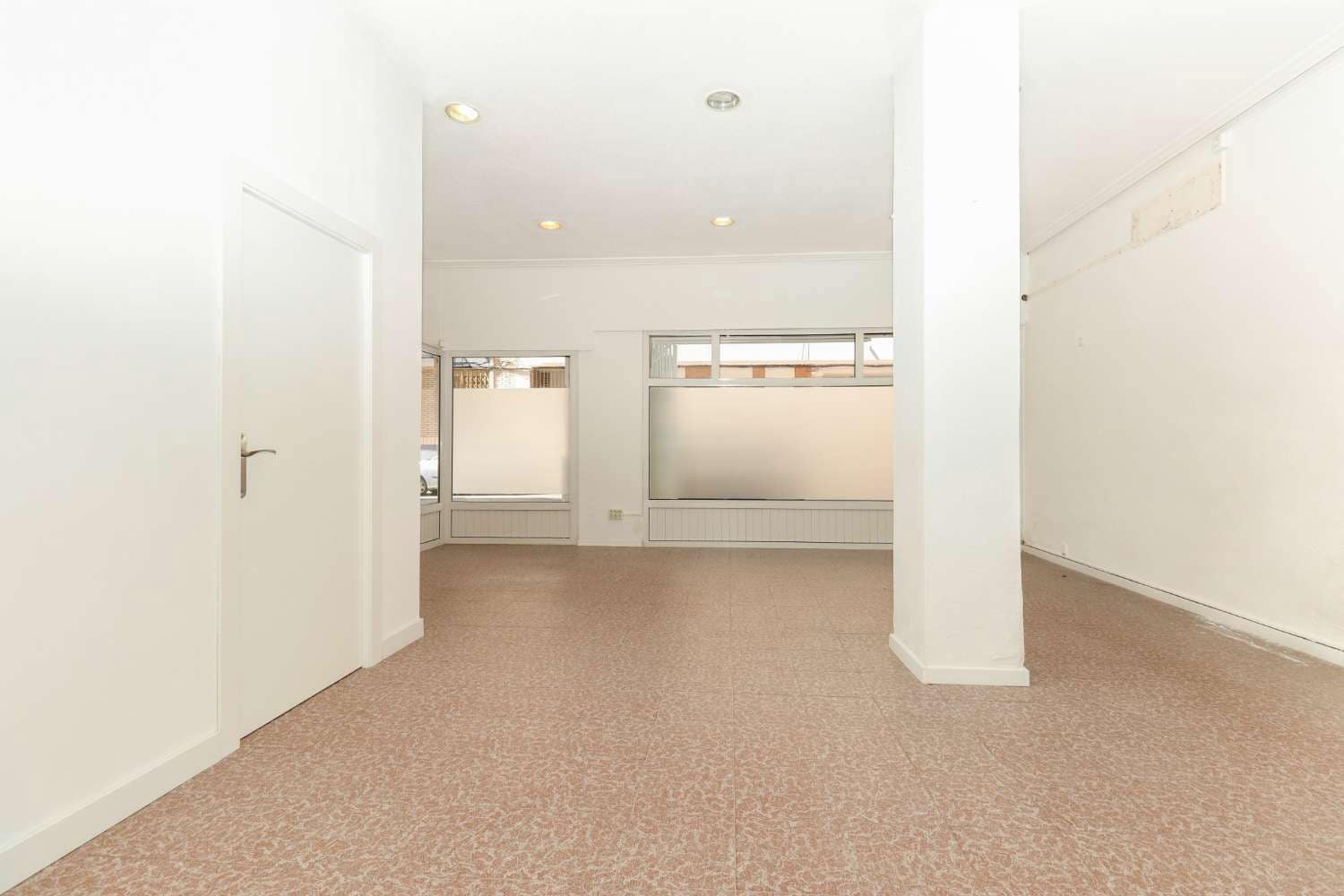 Kommersiell till salu i Torrevieja - 126 000 € (Ref: 9088563)