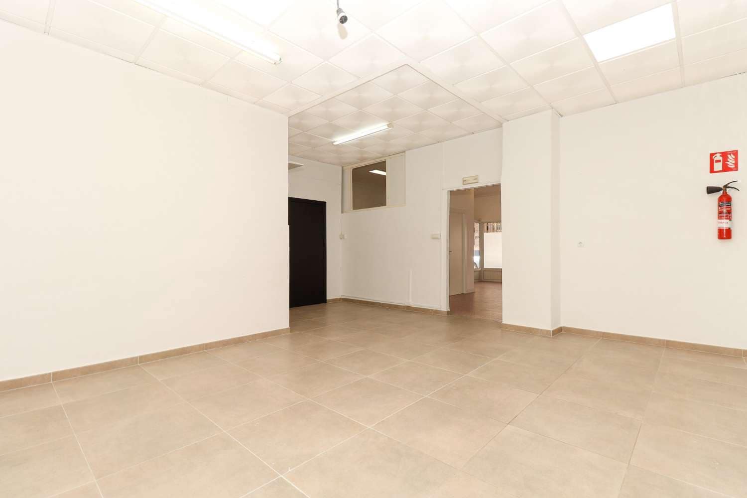 Kommersiell till salu i Torrevieja - 126 000 € (Ref: 9088563)