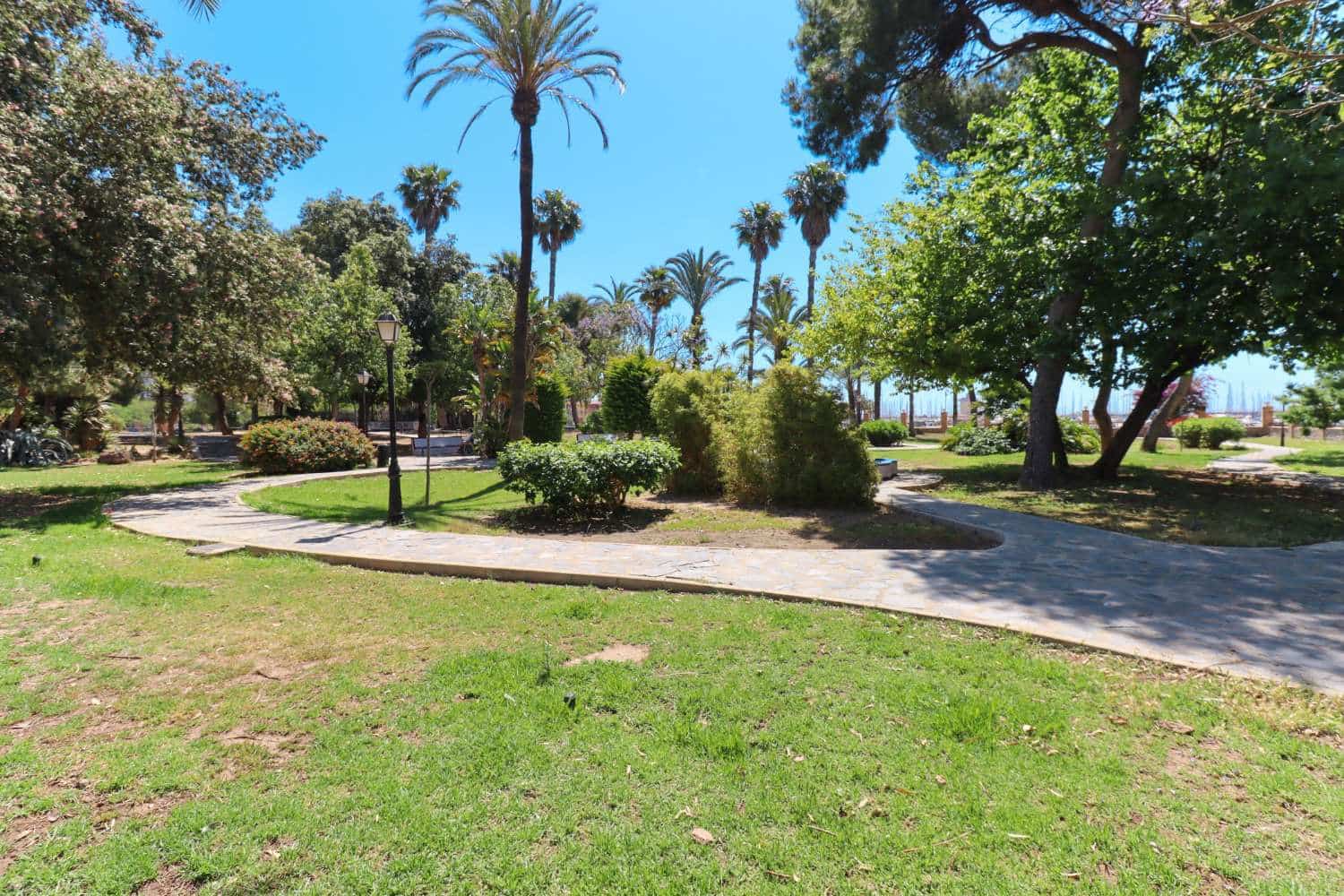 Kommersiell till salu i Torrevieja - 126 000 € (Ref: 9088563)