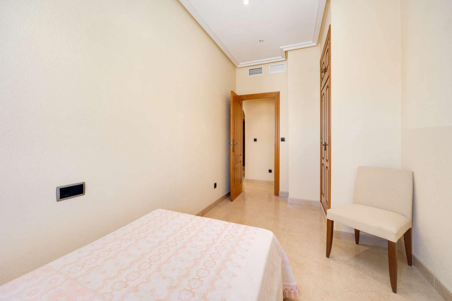 3 makuuhuone Huoneisto myytävänä paikassa Torrevieja mukana 
autotalli - 430 000 € (Ref: 9100579)