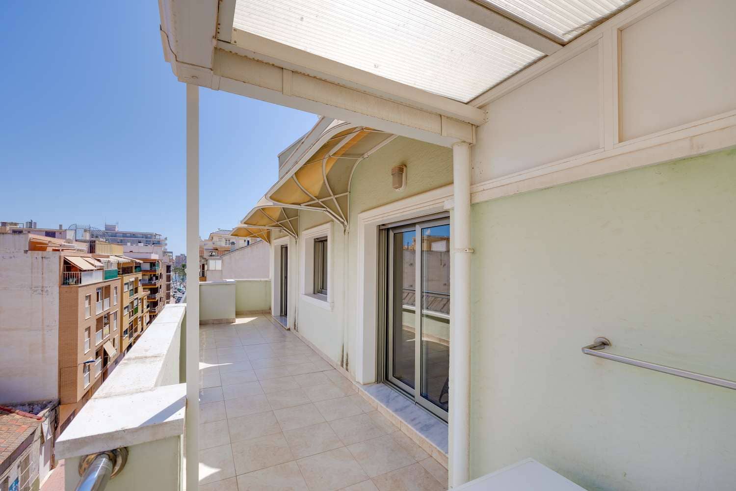 3 makuuhuone Huoneisto myytävänä paikassa Torrevieja mukana 
autotalli - 430 000 € (Ref: 9100579)