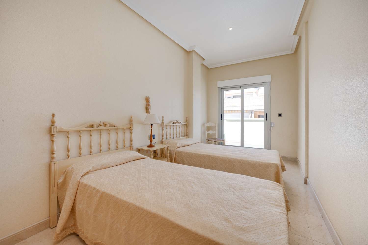 3 makuuhuone Huoneisto myytävänä paikassa Torrevieja mukana 
autotalli - 430 000 € (Ref: 9100579)