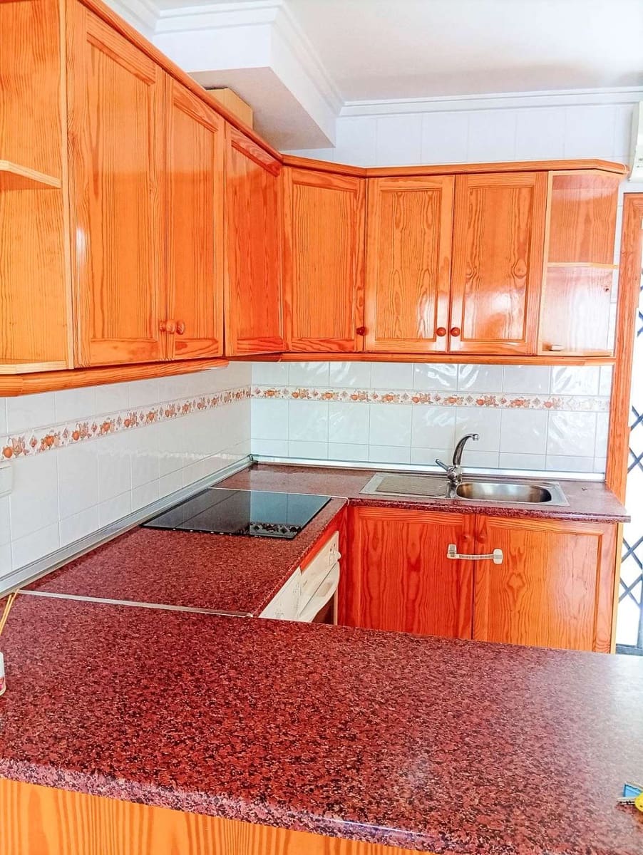 2 soveværelse Bungalow til salg i La Florida med swimmingpool - € 135.000 (Ref: 9132195)