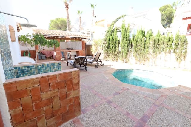 4 Zimmer Villa zu verkaufen in Villamartin, Orihuela mit Pool Garage - 699.000 € (Ref: 9159306)