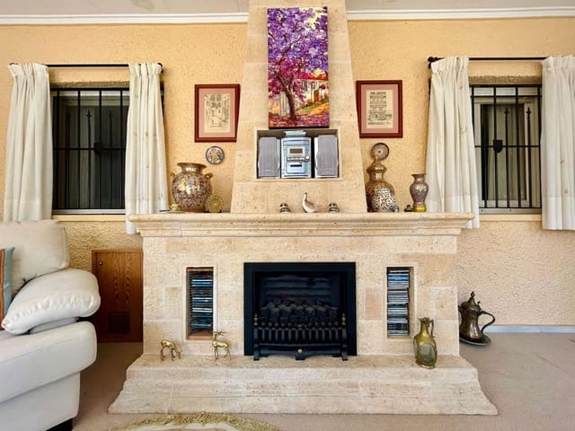 3 makuuhuone Huvila myytävänä paikassa El Chaparral, Torrevieja mukana uima-altaan - 359 000 € (Ref: 9160858)