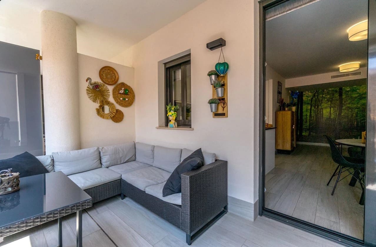 3 soveværelse Lejlighed til salg i Torrevieja med swimmingpool - € 309.900 (Ref: 9169420)