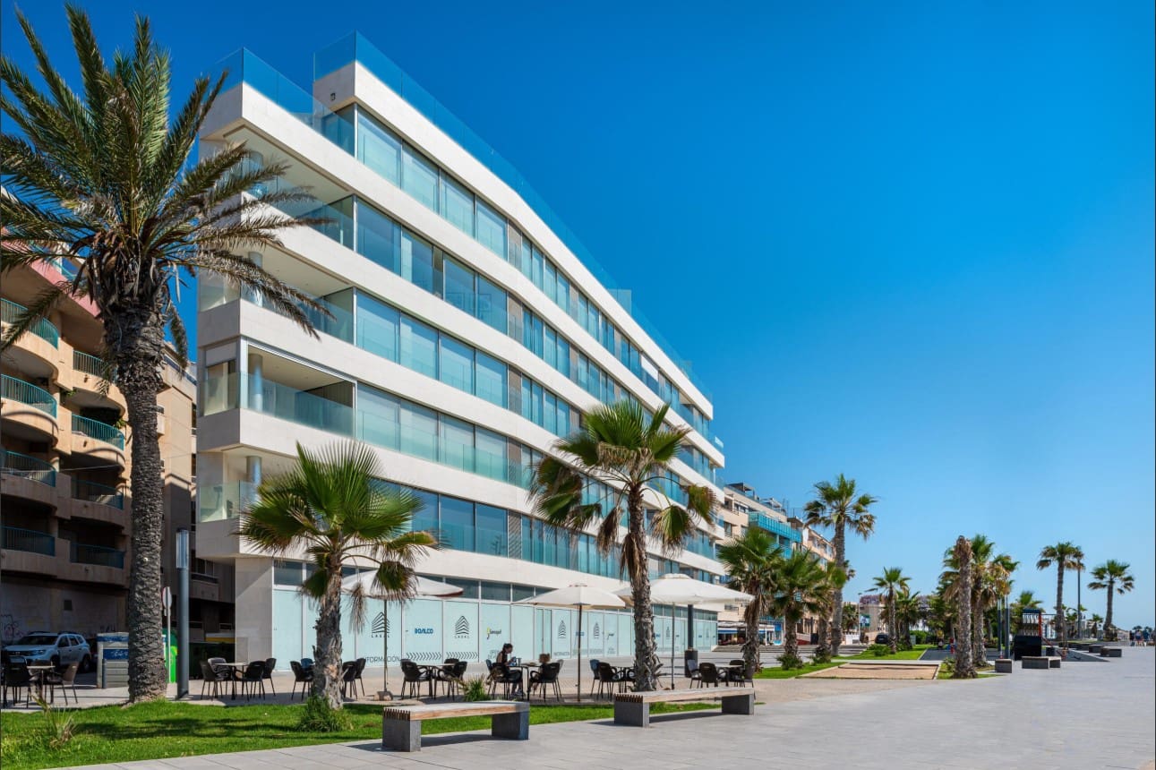 Kommersiell til salgs i Torrevieja - € 2 000 000 (Ref: 9180854)