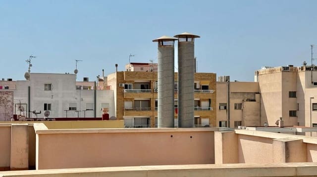 Kommersiell til salgs i Las Piscinas Naturales, Torrevieja - € 325 000 (Ref: 9185455)