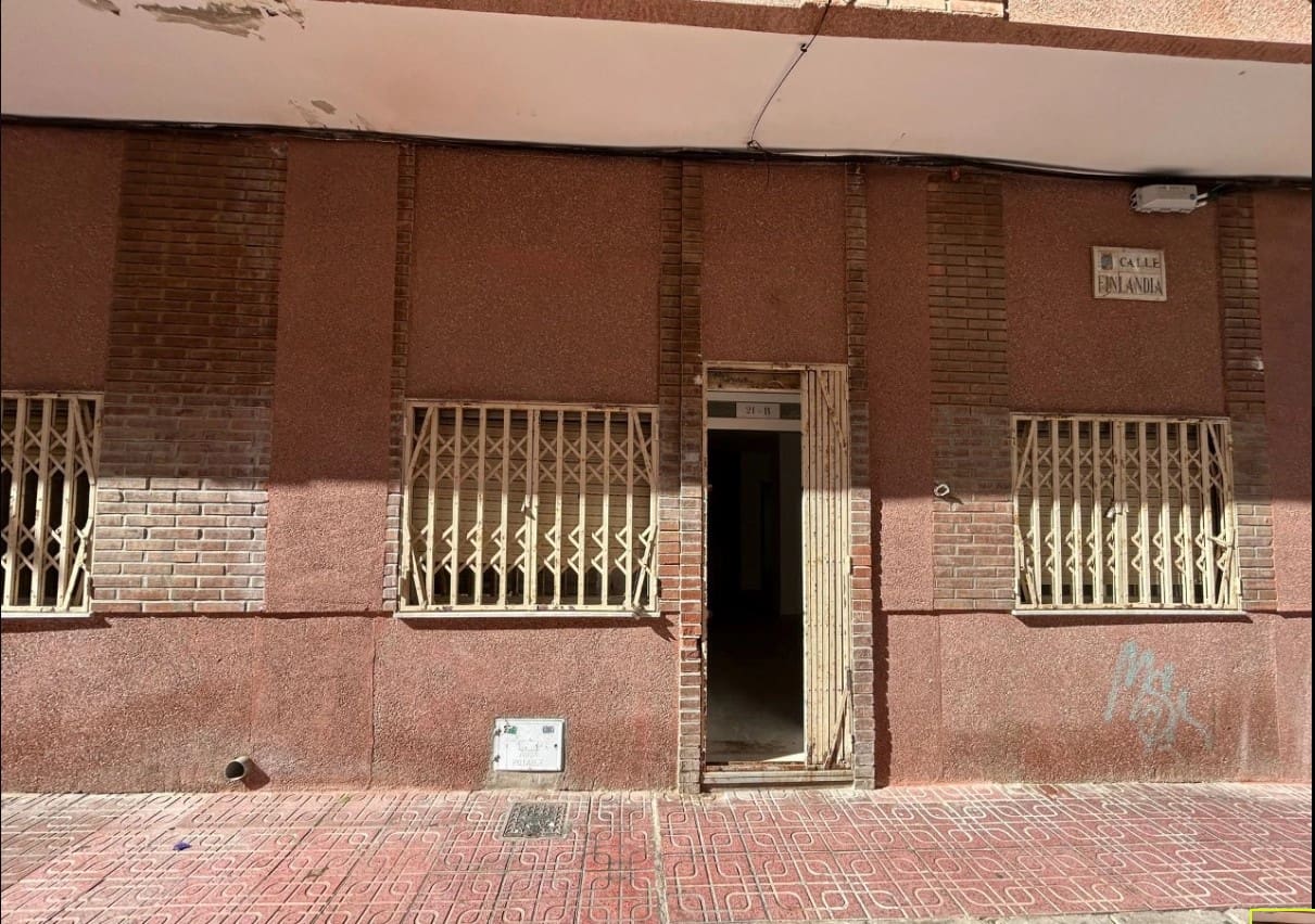 Apartamento de 4 habitaciones en Torrevieja en venta - 156.000 € (Ref: 9232451)