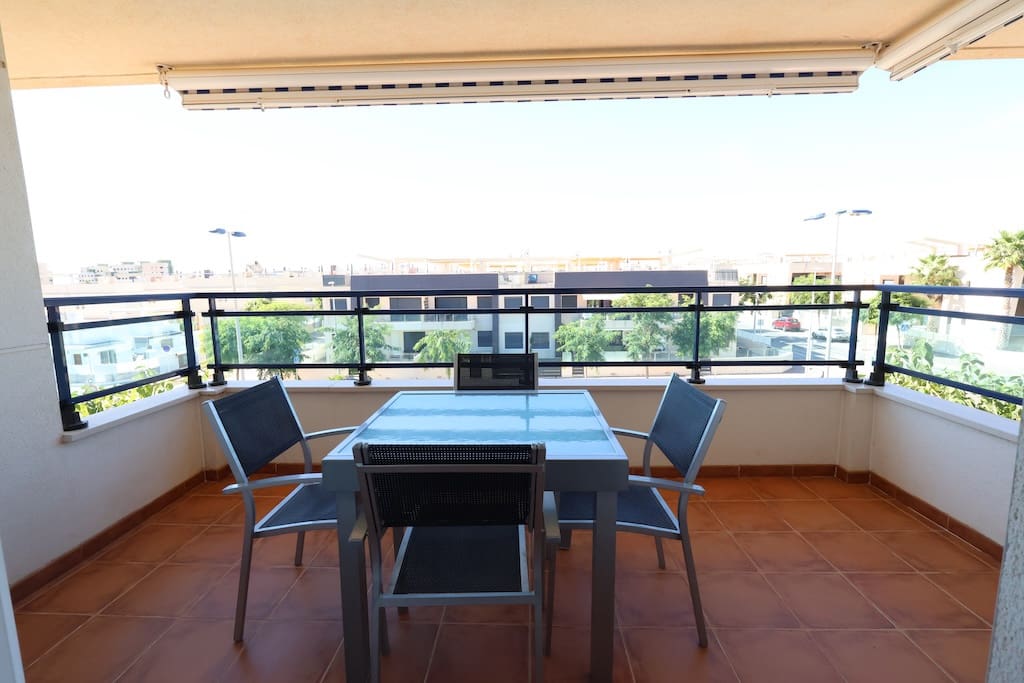 2 makuuhuone Huoneisto myytävänä paikassa Pilar de la Horadada mukana uima-altaan 
autotalli - 329 900 € (Ref: 9239733)