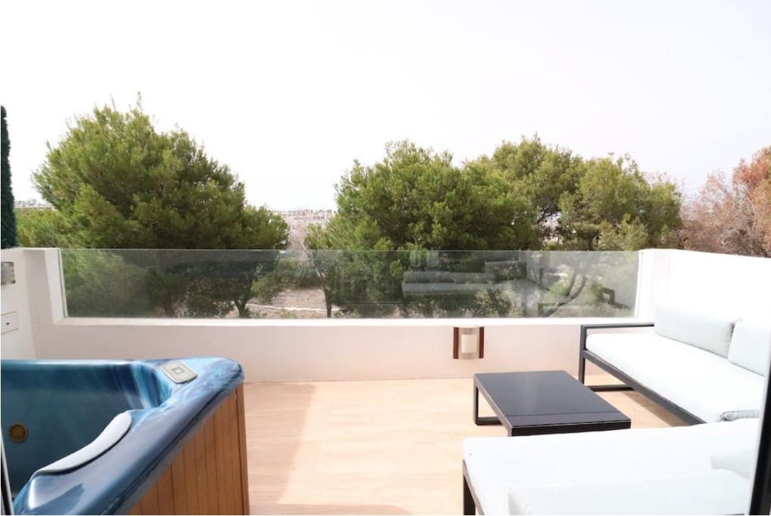 3 soverom Villa til salgs i Orihuela Costa med svømmebasseng garasje - € 460 000 (Ref: 9254823)