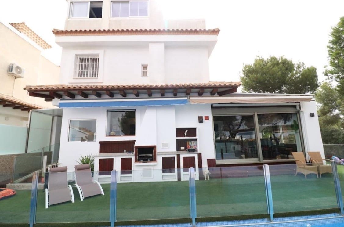 3 soverom Villa til salgs i Orihuela Costa med svømmebasseng garasje - € 460 000 (Ref: 9254823)