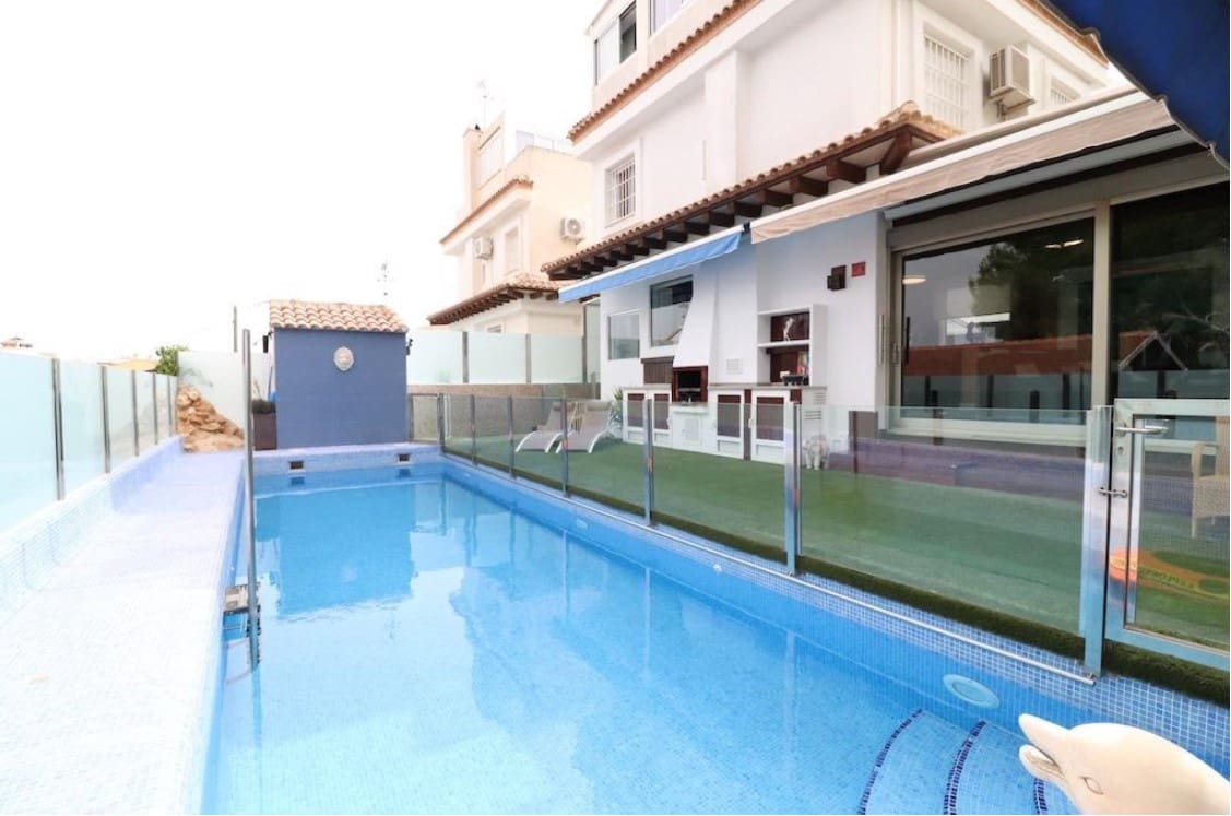 3 soverom Villa til salgs i Orihuela Costa med svømmebasseng garasje - € 460 000 (Ref: 9254823)