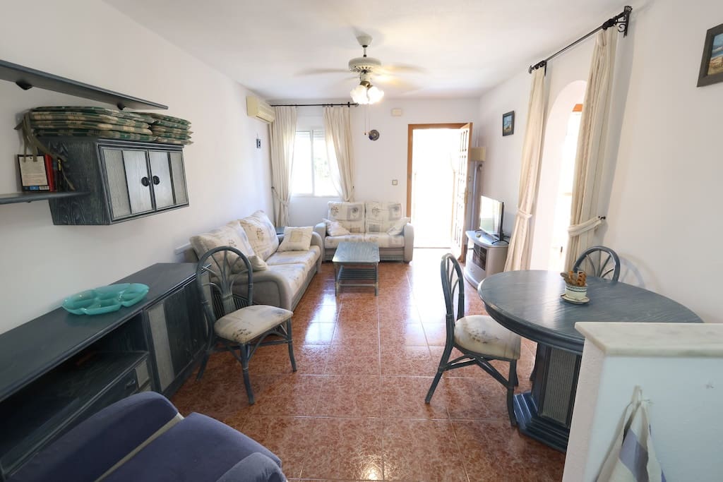 3 soveværelse Villa til salg i Punta Prima med swimmingpool - € 295.000 (Ref: 9285536)