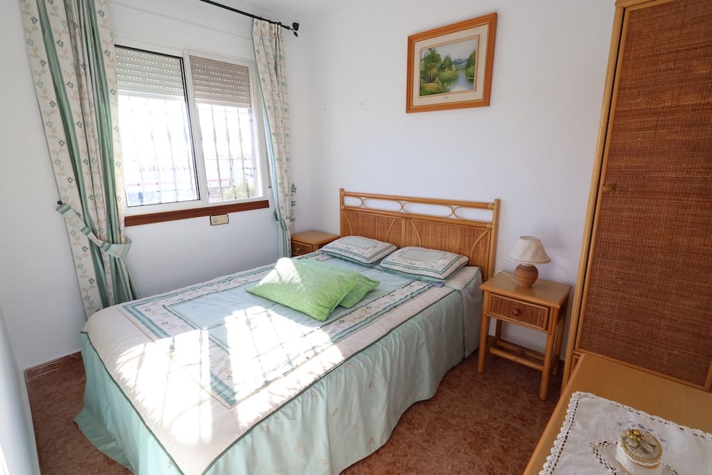 3 soveværelse Villa til salg i Punta Prima med swimmingpool - € 295.000 (Ref: 9285536)