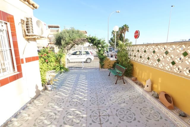 3 soveværelse Villa til salg i Punta Prima, Torrevieja med swimmingpool - € 295.000 (Ref: 9285536)