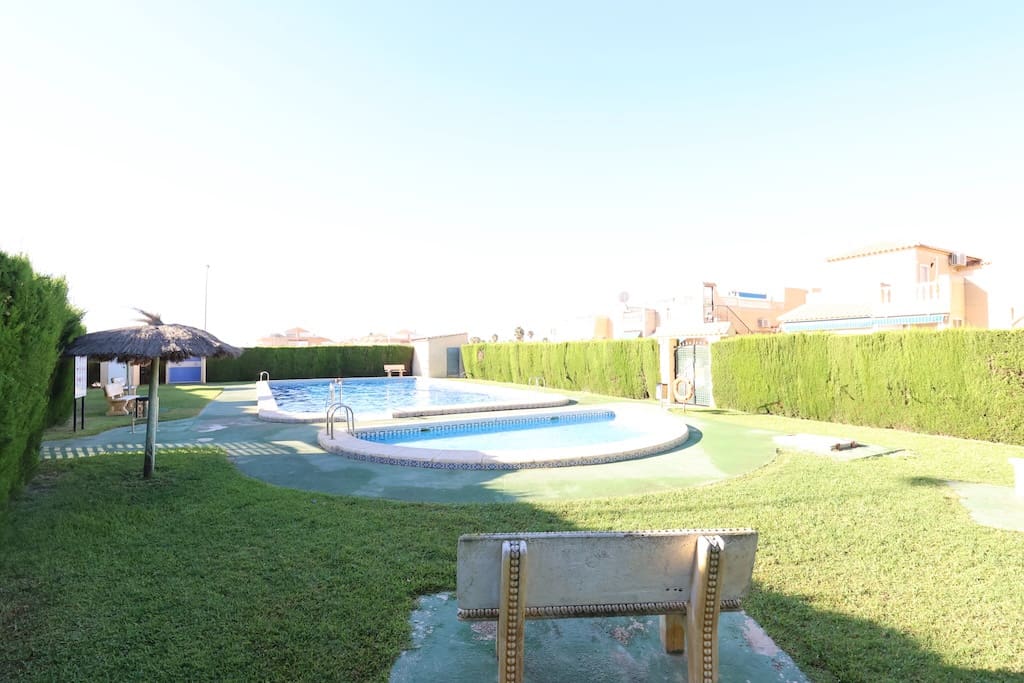 3 soveværelse Villa til salg i Punta Prima med swimmingpool - € 295.000 (Ref: 9285536)