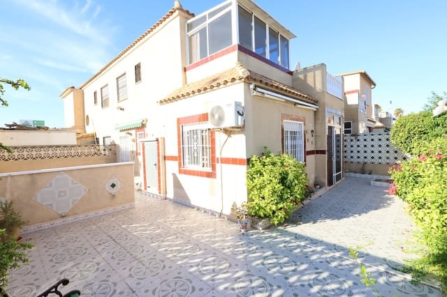 3 soveværelse Villa til salg i Punta Prima, Torrevieja med swimmingpool - € 295.000 (Ref: 9285536)