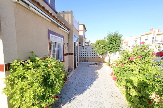 3 soveværelse Villa til salg i Punta Prima, Torrevieja med swimmingpool - € 295.000 (Ref: 9285536)