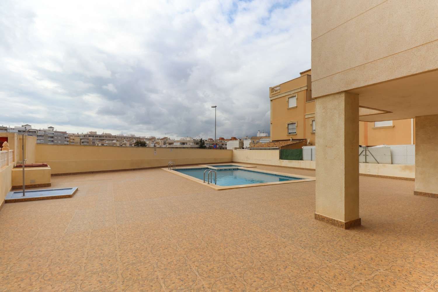 2 chambre Appartement à vendre à Torrevieja avec piscine garage - 153 000 € (Ref: 9312498)