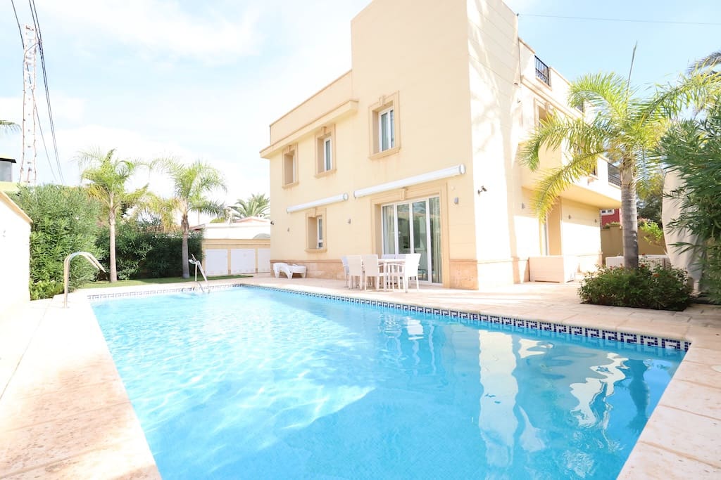4 camera da letto Villa in vendita in Cabo Roig con piscina garage - 1.190.000 € (Rif: 9326116)