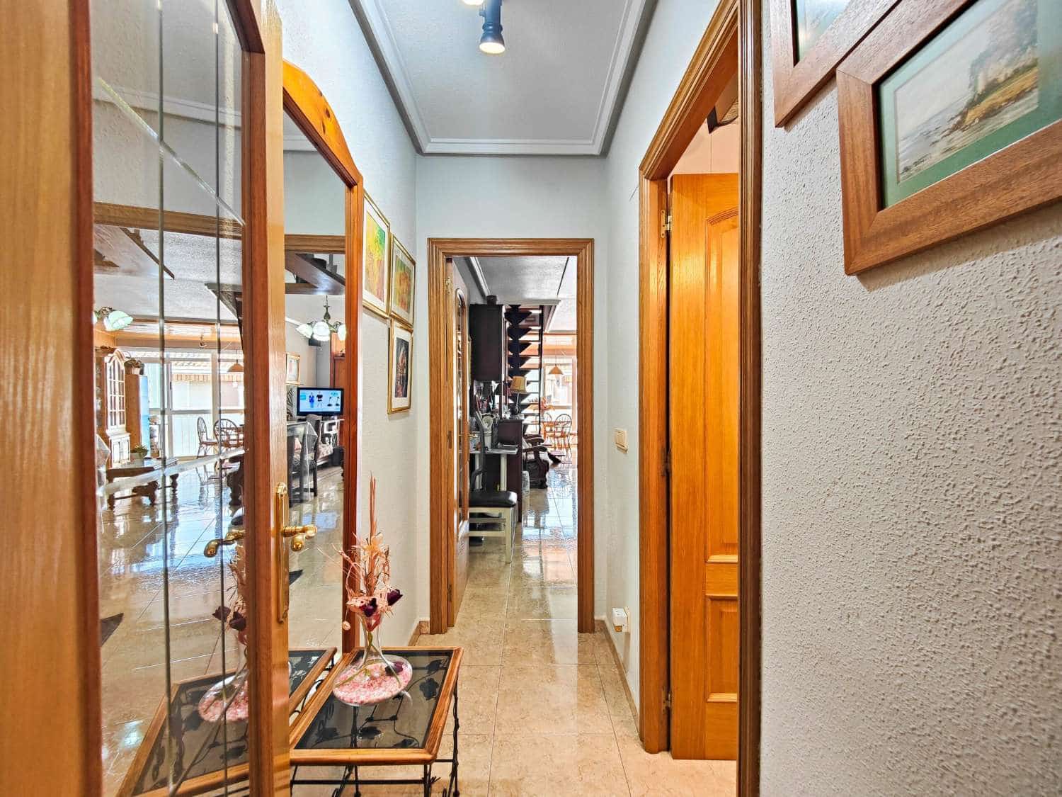 3 sypialnia Penthouse na sprzedaż w Torrevieja z garażem - 230 000 € (Ref: 9330273)