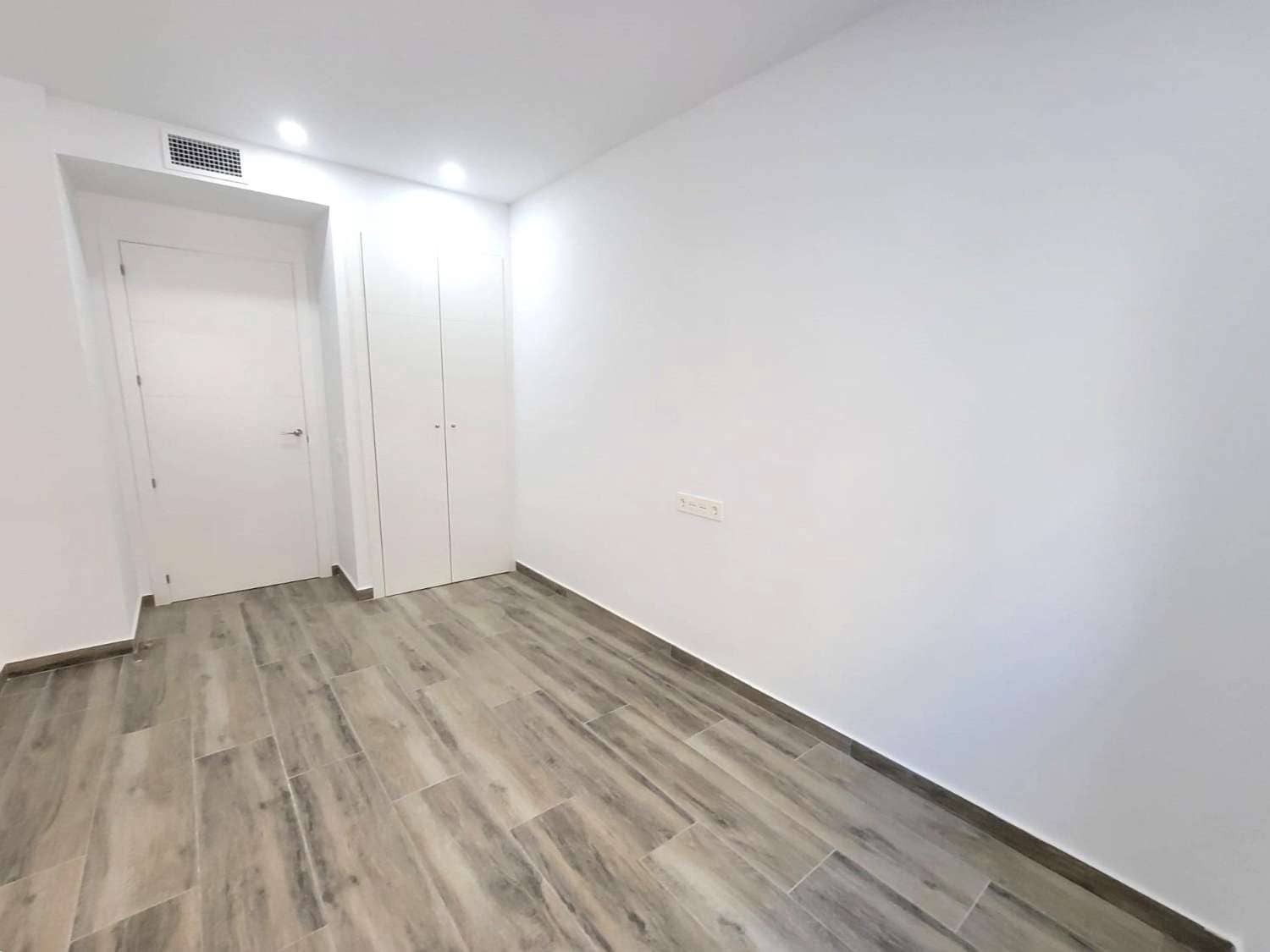 3 camera da letto Appartamento in vendita in Torrevieja con piscina garage - 375.000 € (Rif: 9344472)