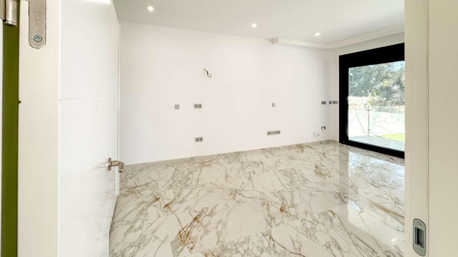 4 camera da letto Villa in vendita in Torrevieja con piscina - 990.000 € (Rif: 9349151)