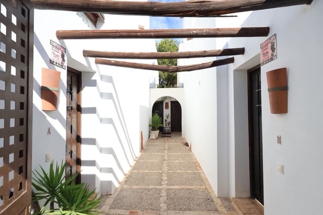 3 sypialnia Dom szeregowy na sprzedaż w Campoamor, Orihuela z basenem garażem - 330 000 € (Ref: 9353254)