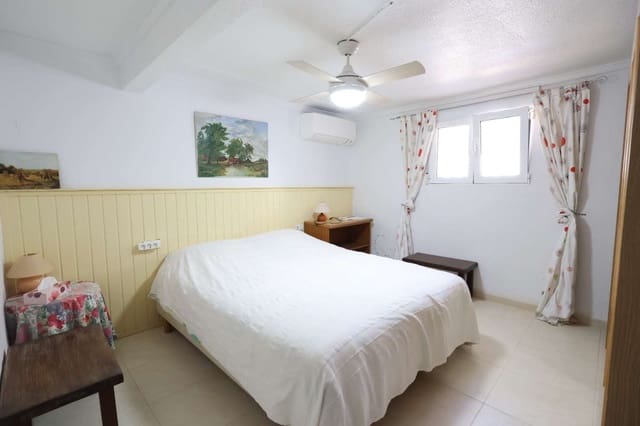 4 soverom Rekkehus til salgs i Punta Prima, Torrevieja med svømmebasseng garasje - € 485 000 (Ref: 9355582)