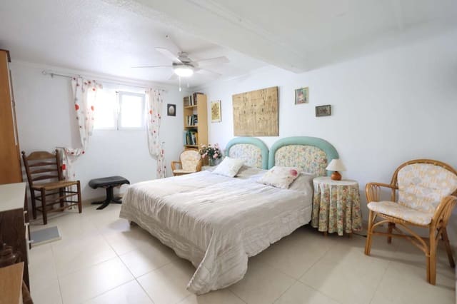 4 soverom Rekkehus til salgs i Punta Prima, Torrevieja med svømmebasseng garasje - € 485 000 (Ref: 9355582)