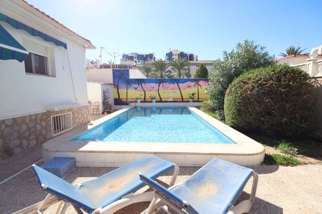 4 soverom Rekkehus til salgs i Punta Prima, Torrevieja med svømmebasseng garasje - € 485 000 (Ref: 9355582)