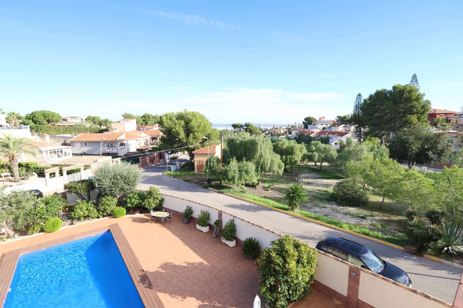 5 sypialnia Willa na sprzedaż w Torrevieja z basenem - 930 000 € (Ref: 9385239)
