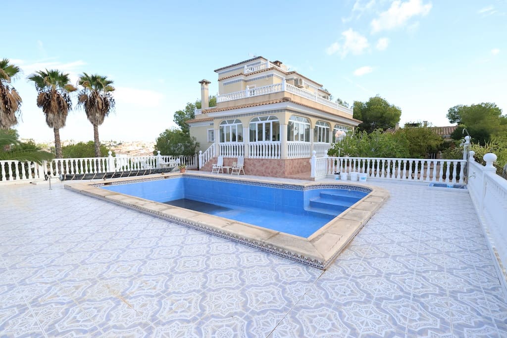 5 soverom Villa til salgs i Orihuela Costa med svømmebasseng garasje - € 850 000 (Ref: 9400559)