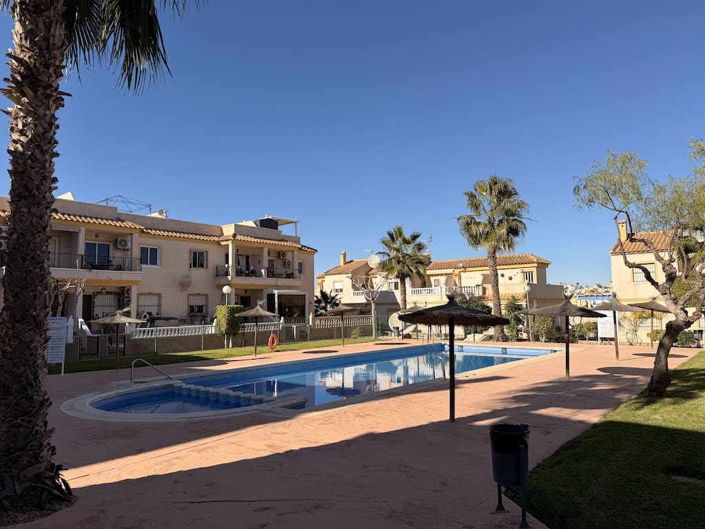 Apartamento de 2 habitaciones en Orihuela Costa en venta con piscina garaje - 154.000 € (Ref: 9455964)