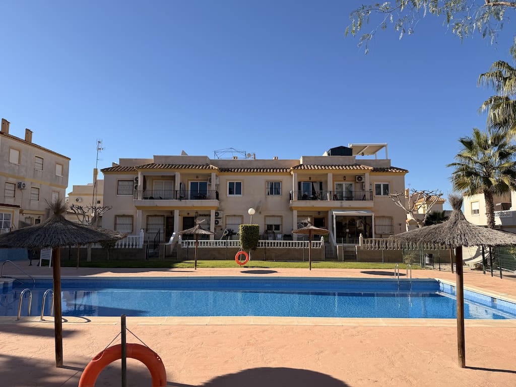Apartamento de 2 habitaciones en Orihuela Costa en venta con piscina garaje - 154.000 € (Ref: 9455964)