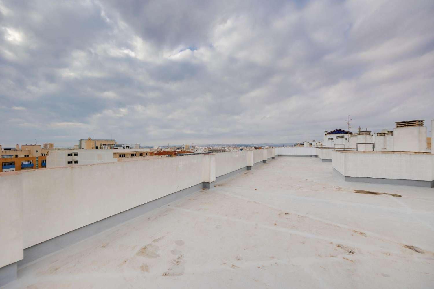 3 sypialnia Apartament na sprzedaż w Torrevieja z basenem garażem - 159 969 € (Ref: 9470448)