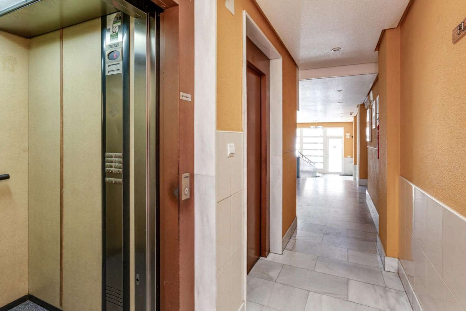 3 sypialnia Apartament na sprzedaż w Torrevieja z basenem garażem - 159 969 € (Ref: 9470448)