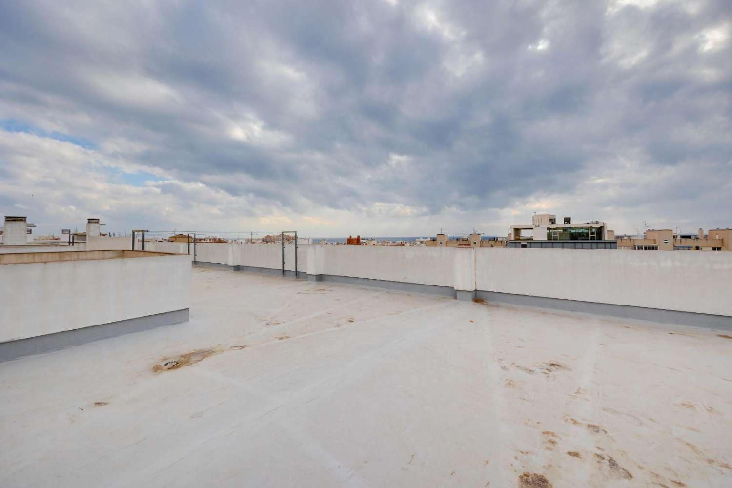 3 sypialnia Apartament na sprzedaż w Torrevieja z basenem garażem - 159 969 € (Ref: 9470448)